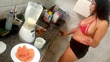 Sarah Rosa cooks sexy papaya mousse in the kitchen