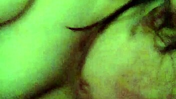 Ει, δες τη γκόμενά μου 😊 είναι θεά στο γαμήσι!