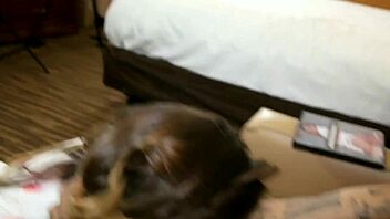 Watch Amanda deepthroating Ralph's monster cock with her big tits and tattooed ass bouncing wildly! 🍆💦