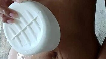 Look how this innocent Latina girl bathes on spy camera 😏