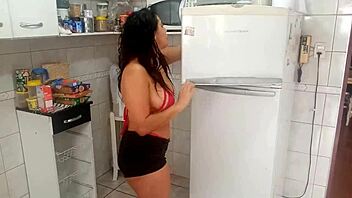 Sarah Rosa cooks sexy papaya mousse in the kitchen