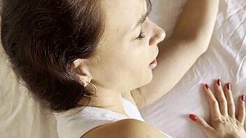 Ngentot pacar kurus lucu pagi-pagi doggy creampie