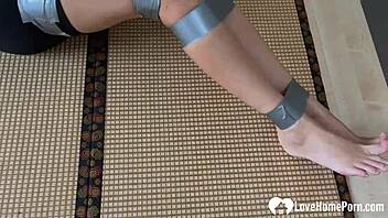 jeg bruker tape og vibrator for å få deg til å gi deg helt