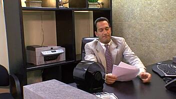 oh wow, that curvy babe rides and licks fat cock on the beach!