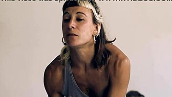 Eating and FUCKING in a reverse cowgirl with food fetish vibes.