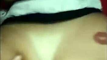 Ele quis enfiar o dedo no cuzinho enquanto comia a buceta da amadora