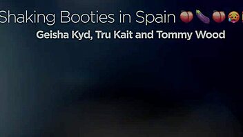 i met two super hot latina girls in hotel for wild ffm threesome 🔥