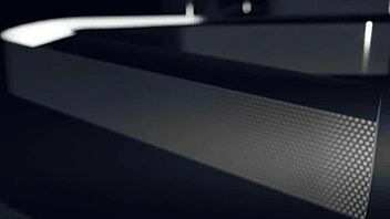 Keskustelu salaliittoteoreetikon kanssa ja kiehtova alien nainen