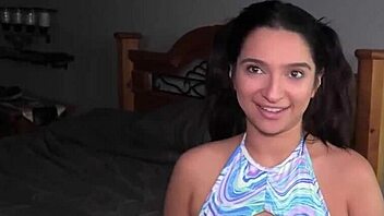 Kinky Kiana, want to earn extra with wet pussy licking?