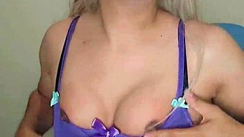 Linda princesa transexual morada