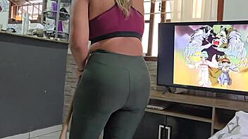 n�o aguentei minha enteada varrendo a sala na minha frente