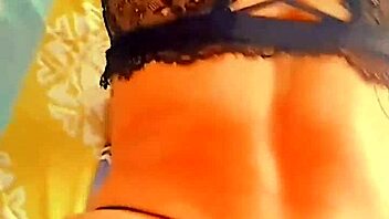 Esta Señora Parece De 18 Que Hermosa Vagina Se Pone Para Que La Masturbe