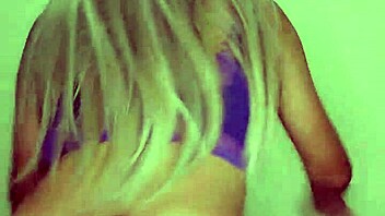 Linda princesa transexual morada