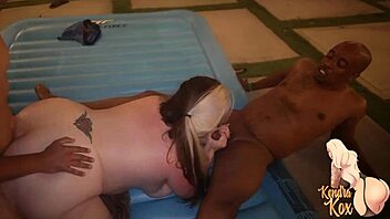 Ei, a loira pornstar kendra kox tem seus buracos preenchidos no gangbang da festa swinger com bbc