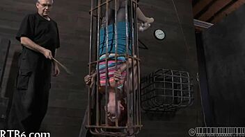 왜 이런 맹렬한 채찍질 견디냐 내 불쌍한 천사