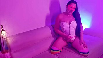 esta camarera lets herself get fucked for money in hidden room while bar crowd parties outside