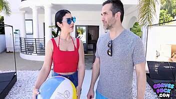 hot teen 18+ queenie sateen shows off curves that stick in your memory