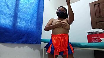 Canadian Beauty Shakes Her Big Ass With Plug Inserted