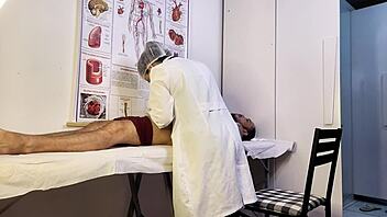 paciente fica ereto na frente da enfermeira