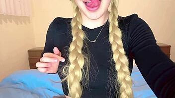 oh yeah, i finger my ass and squirt on the bed - homemade