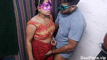 Horny Indian housewife gets pounded doggystyle in rough homemade quickie