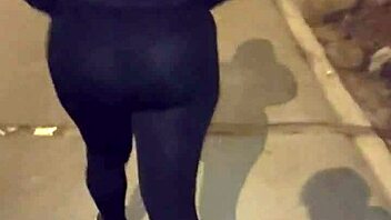 Check out this curvy mature with see-through leggings flashing in public 😏