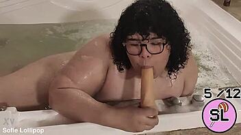 Trans babe massages solo