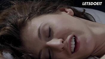 ฉันตื่นเต้นแต่เกร็ง นมใหญ่สาวบริสุทธิ์โดนสาวเช็ก18+ เย็ดครั้งแรก!