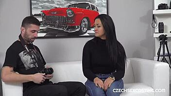 hej, čudovita brineta, pripravljena na hardcore jebo v avdiciji?