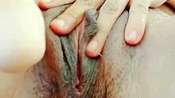 Hey guys, I'm such a horny woman who loves feeling those big cocks and giant dildos deep inside for squirting pleasure