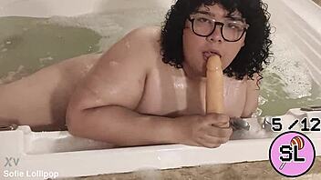 Trans babe massages solo