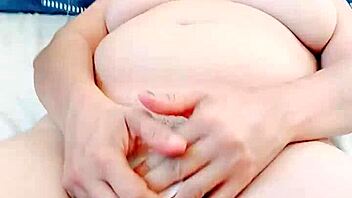 Hey guys, I'm such a horny woman who loves feeling those big cocks and giant dildos deep inside for squirting pleasure