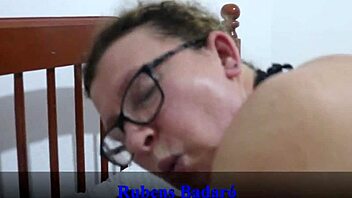 minha madrasta entrou no meu quarto para fazer faxina mas o que ela queria mesmo era dar pra mim então eu fodi essa velha safada video completo no red sheer