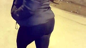 Check out this curvy mature with see-through leggings flashing in public 😏