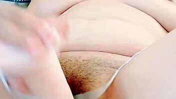 Hey guys, I'm such a horny woman who loves feeling those big cocks and giant dildos deep inside for squirting pleasure