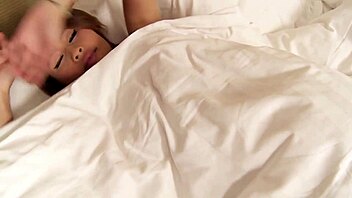 Asian Girlfriend Enjoys Wild Vacation Sex with Farang Lover