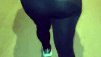 Check out this curvy mature with see-through leggings flashing in public 😏