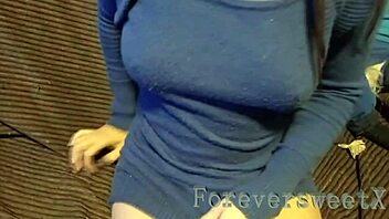 provocando erecciones me pone muy hot in this softcore solo lingerie tease with natural tits and beautiful brown eyes