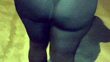 Check out this curvy mature with see-through leggings flashing in public 😏