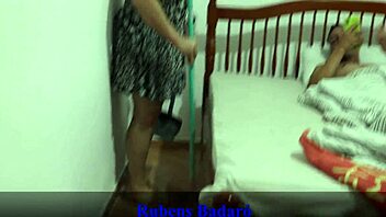 minha madrasta entrou no meu quarto para fazer faxina mas o que ela queria mesmo era dar pra mim então eu fodi essa velha safada video completo no red sheer