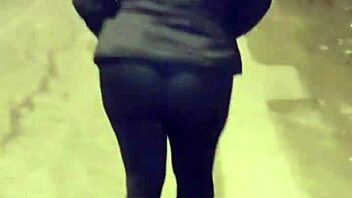 Check out this curvy mature with see-through leggings flashing in public 😏