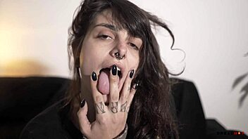 morena delicia experiences intense squirting orgasm that soaks everything in dread hot video