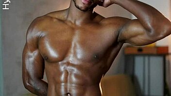 Brazilian Gay Exhibitionist Flashes Bareback Big Black Cock in Public USA Outdoor Cumshot