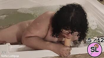 Trans babe massages solo