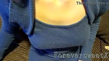 provocando erecciones me pone muy hot in this softcore solo lingerie tease with natural tits and beautiful brown eyes