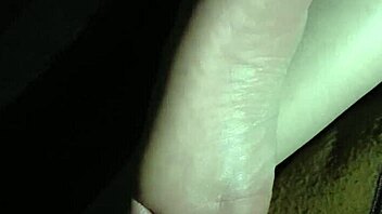 Hey, check out this quick cumshot on my girlfriend's feet! 😏👣