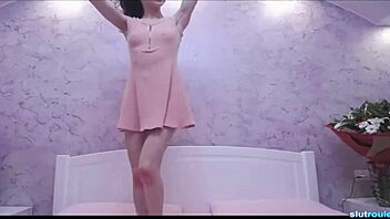 Shaking Big Butt and Teasing on Webcam