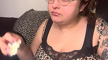 hey check out this fetish video with sexy mouth and popcorn crunching