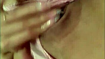 Mira que rica lenceria me regala un fan quieres ver que rico me masturbo