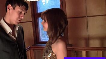 Bitter Mike dominerer søte Leona i hardt hybelknull med små 18+ pupper